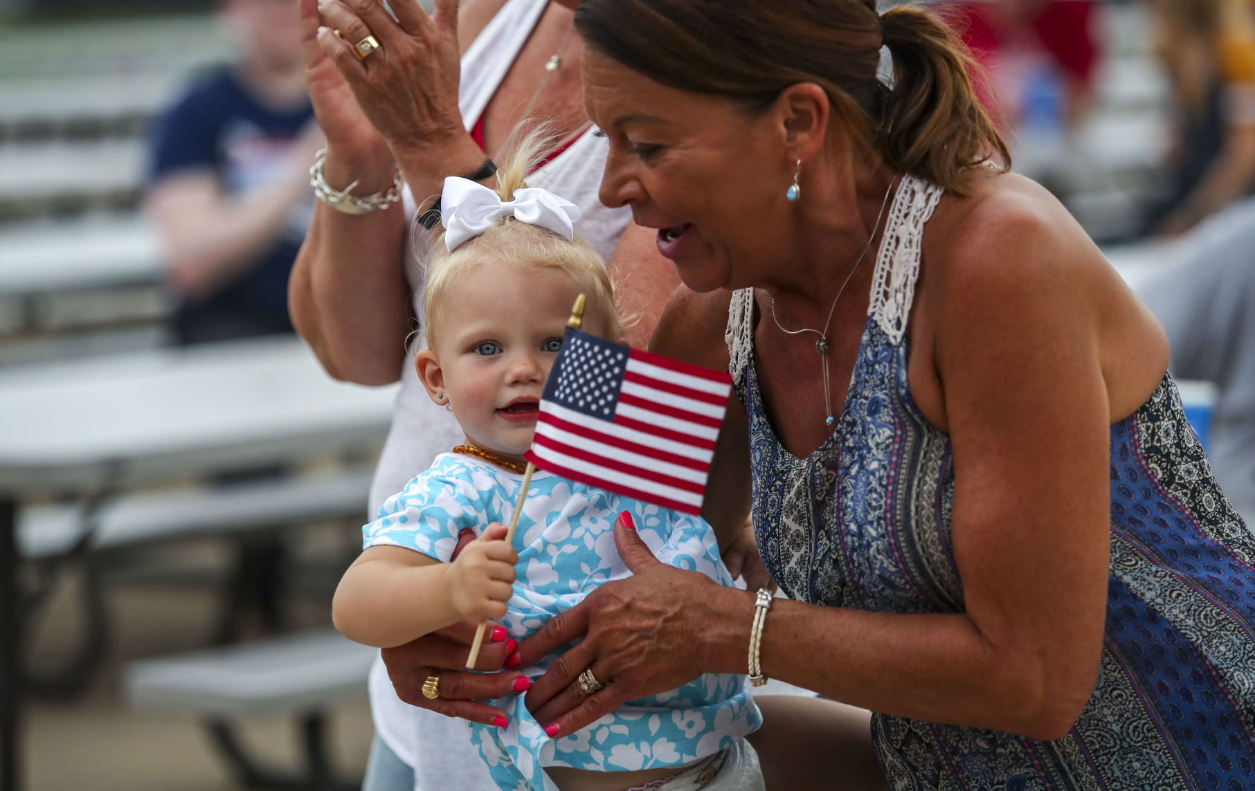 070419-mda-nws-redwhiteboom-008